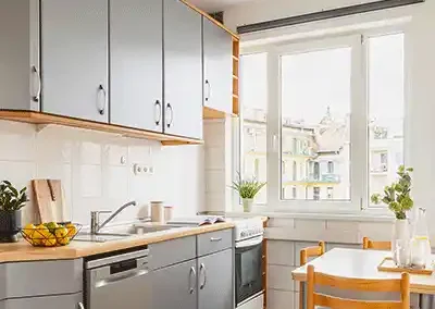 home staging eladásra felkészített ingatlan konyha dekorálva lakáseladáshoz