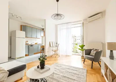home staging előtte-utána nappali konyha dekorálva lakáseladáshoz
